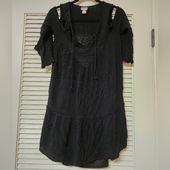 Mossimo Supply Co. Dresses & Skirts - Mossimo Supply Co - Black Bohemian Cold-Shoulder Short-Sleeve Dress With Lining